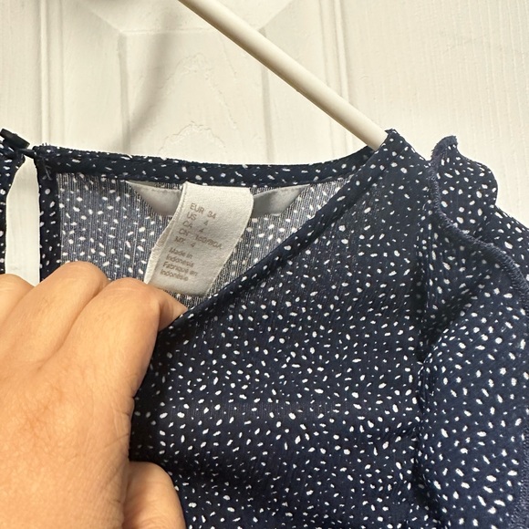 H&M Top - Picture 2 of 4